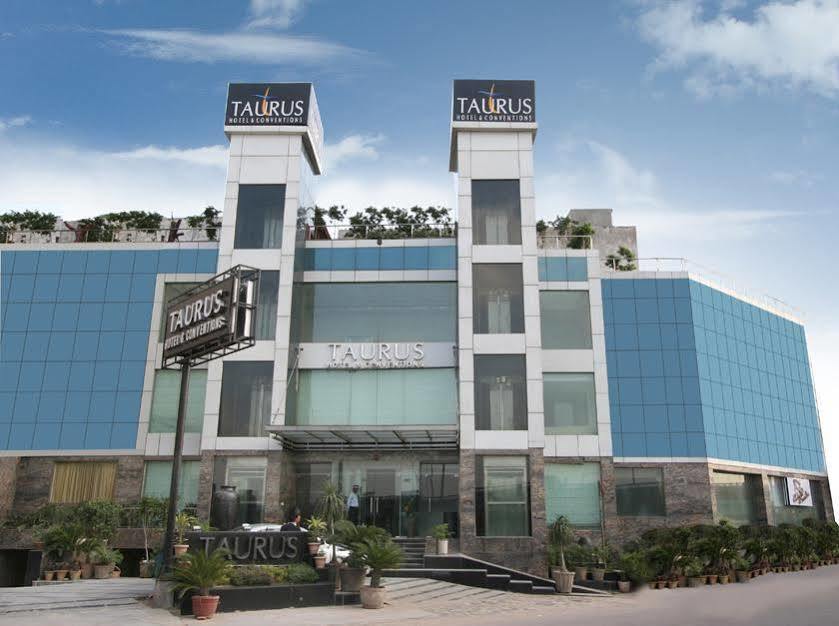 Taurus Sarovar Portico Új-Delhi Kültér fotó