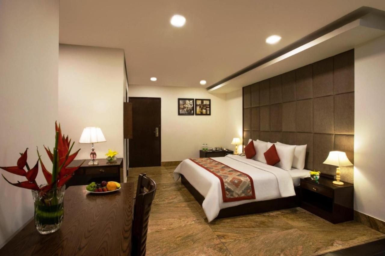 Taurus Sarovar Portico Új-Delhi Kültér fotó